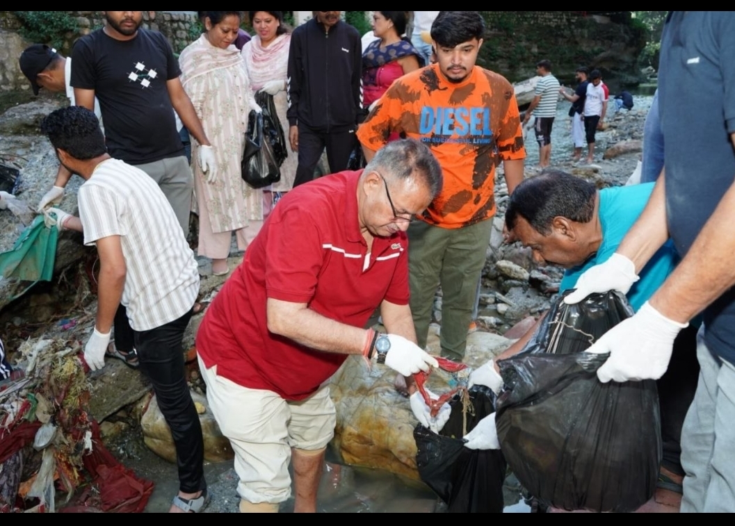मंत्री गणेश जोशी स्वच्छता अभियान