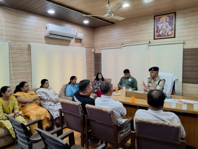 नूरपुर में उच्चस्तरीय बैठक: एसपी सहित कई अधिकारी मौजूद नूरपुर में उच्चस्तरीय बैठक: एसपी सहित कई अधिकारी मौजूद