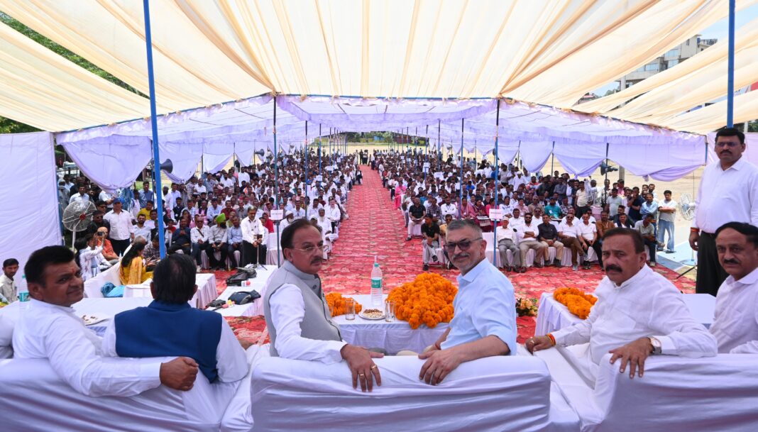 नाहन में नव निर्वाचित प्रधान और उप प्रधान ने संभाला संवैधानिक पद का कार्यभार नाहन में नव निर्वाचित प्रधान और उप प्रधान