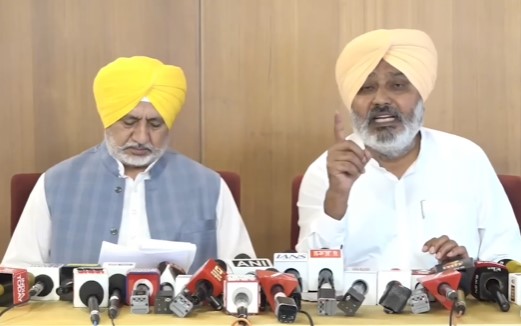 पंजाब के वित्त मंत्री हरपाल चीमा ने पत्रकारों से की मुलाकात पंजाब के वित्त मंत्री हरपाल चीमा