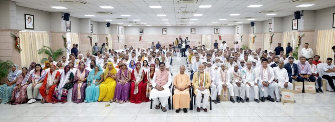 नोएडा के जेवर एयरपोर्ट की पहली उड़ान से दिल्ली आए किसानों ने सीएम योगी से साझा किए अपने अनुभव जेवर एयरपोर्ट की पहली उड़ान