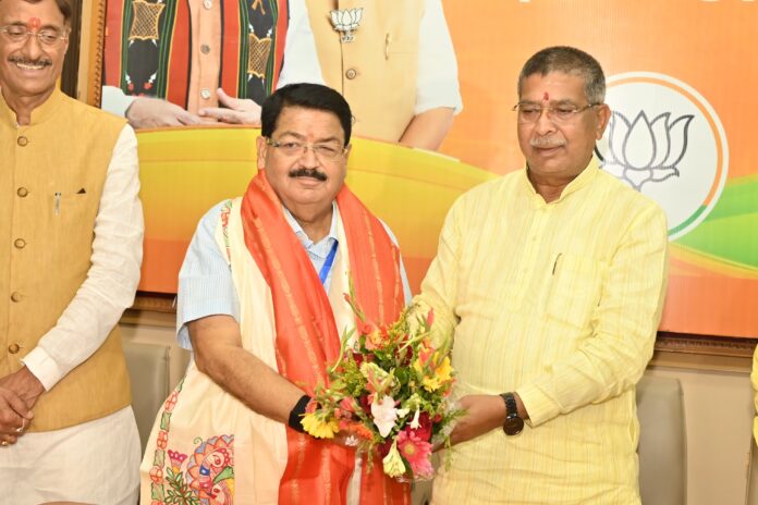 परिमल नाथवानी सहित भाजपा प्रदेश अध्यक्ष सहित अन्य नेताओं ने दी श्रद्धांजलि परिमल नाथवानी सहित भाजपा प्रदेश अध्यक्ष सहित अन्य नेताओं ने दी श्रद्धांजलि