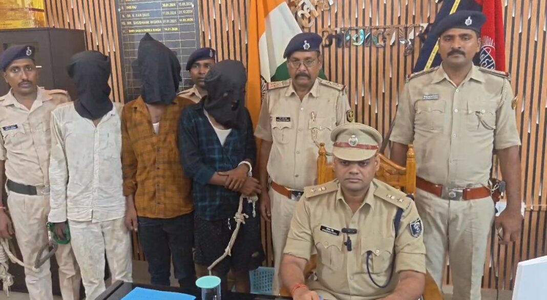 भागलपुर हत्याकांड का खुलासा! तीन मुख्य आरोपी गिरफ्तार, हथियार भी बरामद भागलपुर हत्याकांड का खुलासा! तीन मुख्य आरोपी गिरफ्तार, हथियार भी बरामद