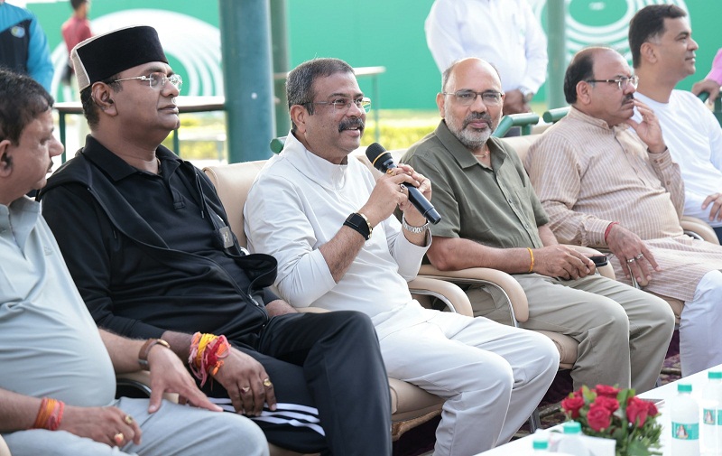 धर्मेन्द्र प्रधान मप्र खेल अकादमी में खिलाड़ियों से संवाद करते हुए धर्मेन्द्र प्रधान मप्र खेल अकादमी में खिलाड़ियों से संवाद करते हुए