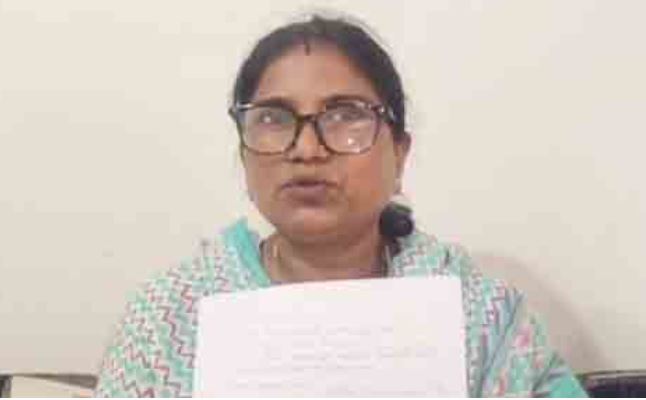 झारखंड महिला आयोग की अध्यक्ष रीना एक्का ने दिया इस्तीफा झारखंड महिला आयोग की अध्यक्ष रीना एक्का ने दिया इस्तीफा