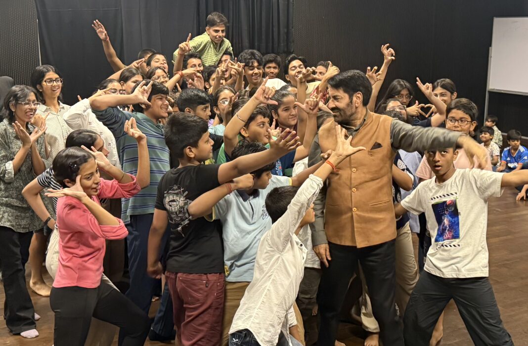 अनूठी थिएटर कार्यशाला में 100 से अधिक बच्चों ने लिया हिस्सा अनूठी थिएटर कार्यशाला में 100 से अधिक बच्चों ने लिया हिस्सा