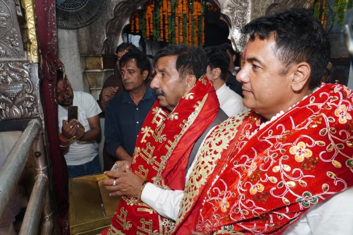 उपमुख्यमंत्री मुकेश अग्निहोत्री ने सोमवार को माता श्री चिंतपूर्णी मंदिर में दर्शन करते हुए।