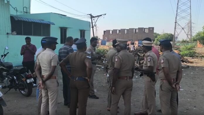 तूतीकोरिन में उत्तर भारतीय मजदूर की निर्मम हत्या: पुलिस ने 4 आरोपियों को गिरफ्तार किया! तूतीकोरिन में उत्तर भारतीय मजदूर की निर्मम हत्या: पुलिस ने 4 आरोपियों को गिरफ्तार किया!