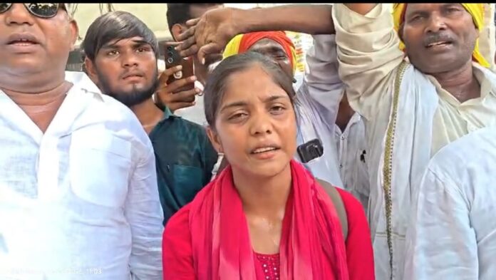 आजाद बिंद की बहन सौम्या बिंद का धमाकेदार प्रदर्शन, देखें वीडियो आजाद बिंद की बहन सौम्या बिंद का धमाकेदार प्रदर्शन, देखें वीडियो