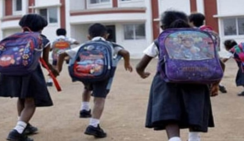 बच्चों की सुरक्षा पर सवाल: स्कूल जाते समय क्या हैं खतरे और कैसे करें बचाव?