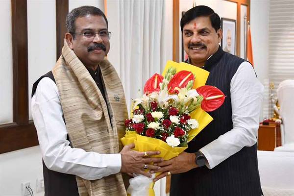 मुख्यमंत्री डॉ. यादव से केंद्रीय शिक्षा मंत्री धर्मेंद्र प्रधान ने की भेंट