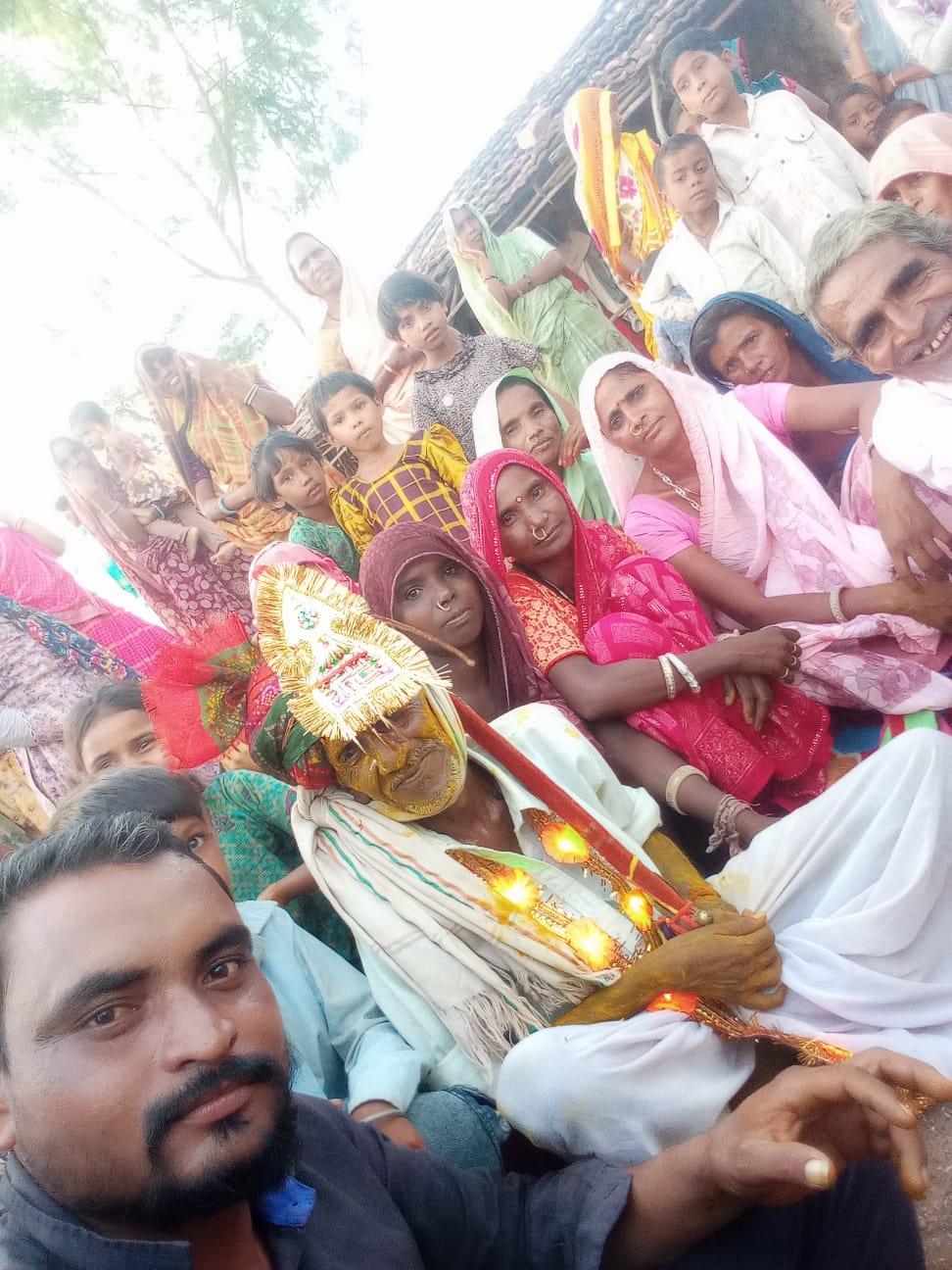 बांसवाड़ा की अनोखी मिसाल! बेटों ने 25 साल बाद कराई बुजुर्ग माता-पिता की शादी बांसवाड़ा की अनोखी मिसाल! बेटों ने 25 साल बाद कराई बुजुर्ग माता-पिता की शादी