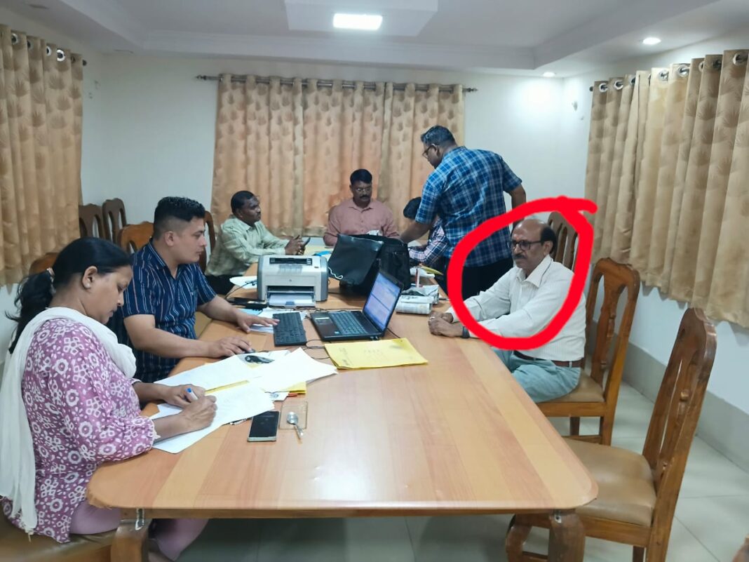 कलेक्टर कार्यालय में रिश्वतखोरी: रीडर 20 हजार रुपये घूस लेते लोकायुक्त के हत्थे चढ़ा कलेक्टर कार्यालय में रिश्वतखोरी