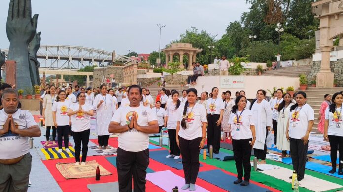 नमोघाट पर योग: एक स्वस्थ और सुखी जीवन की ओर बढ़ते कदम