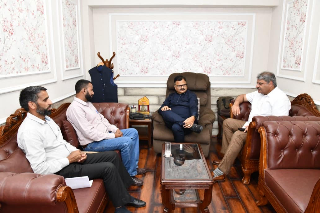 MPs and MLAs met Minister Javed Rana and discussed issues of public interest. MPs and MLAs met Minister Javed Rana and discussed issues of public interest.