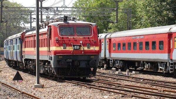 बिलीमोरा-अमलसाद रेलवे खंड पर पुल निर्माण कार्य के कारण 23 और 24 जून को कई ट्रेन सेवाएं प्रभावित होंगी।