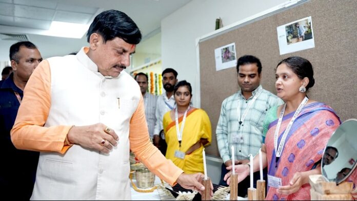 मुख्यमंत्री जनजातीय शिल्पकला प्रदर्शनी