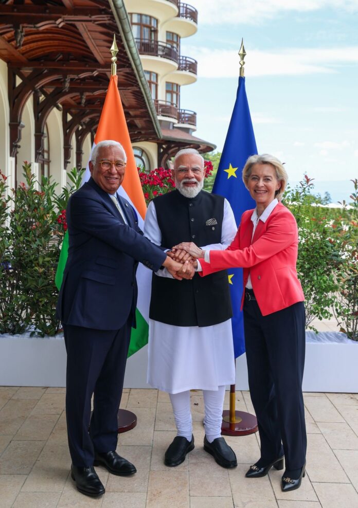 प्रधानमंत्री मोदी यूरोपियन परिषद के अध्यक्ष एंटोनियो कोस्टा और यूरोपियन आयोग की अध्यक्षा उर्सुला वॉन डेर लेयेन के साथ प्रधानमंत्री मोदी यूरोपियन परिषद के अध्यक्ष एंटोनियो कोस्टा और यूरोपियन आयोग की अध्यक्षा उर्सुला वॉन डेर लेयेन के साथ