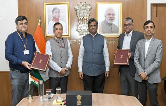 दिल्ली-एनसीआर में प्रदूषण कम करने के लिए पुराने ट्रक और बसों को बदलने की योजना पर सड़क परिवहन मंत्रालय और डीआईसीवी ने एमओयू पर हस्ताक्षर किए। दिल्ली एनसीआर में प्रदूषण कम करने के लिए पुराने ट्रक और बसें