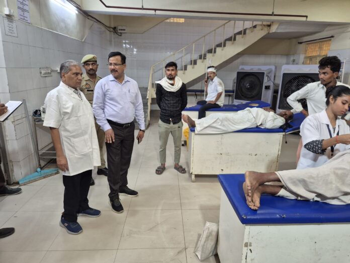 जिलाधिकारी की निरीक्षण यात्रा