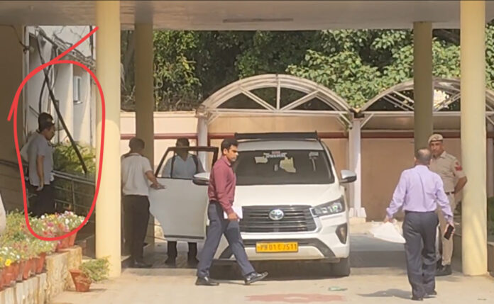 आईएएस अधिकारी को कोर्ट में पेश करने के लिए सीबीआई तैयार आईएएस अधिकारी को कोर्ट में पेश करने के लिए सीबीआई तैयार