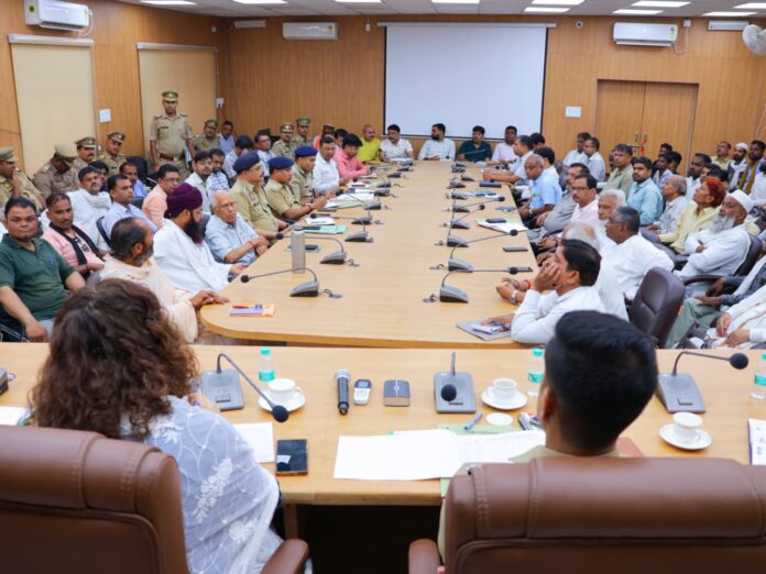 धर्मगुरुओं और अधिकारियों की बैठक
