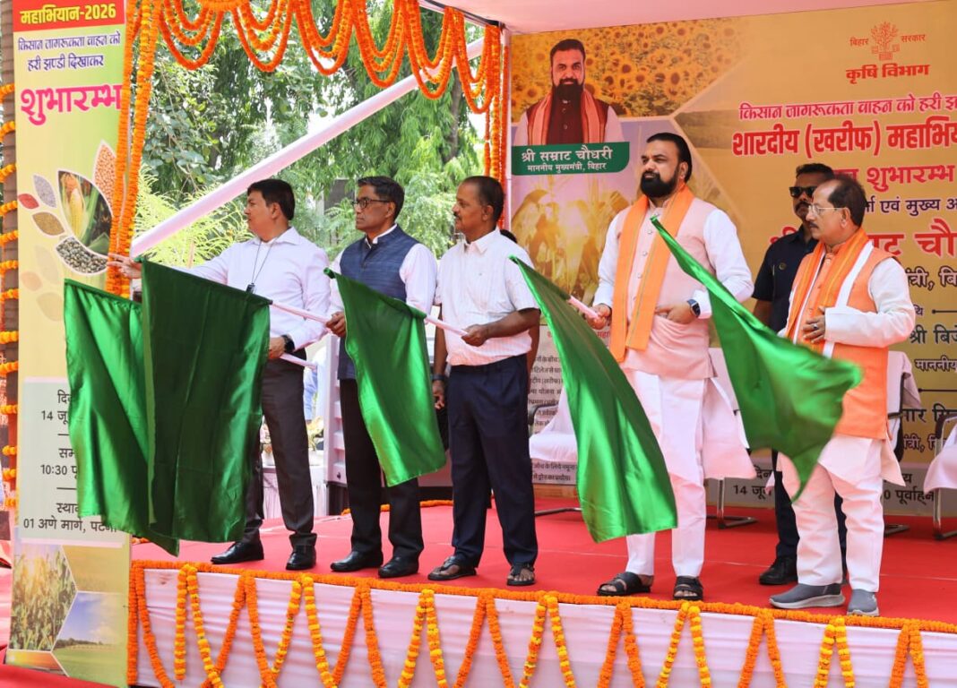 मुख्यमंत्री ने किसान जागरुकता रथ को दिखाई हरी झंडी, किसानों को दी जागरुकता की महत्वपूर्ण जानकारी मुख्यमंत्री किसान जागरुकता रथ को हरी झंडी दिखाते हुए
