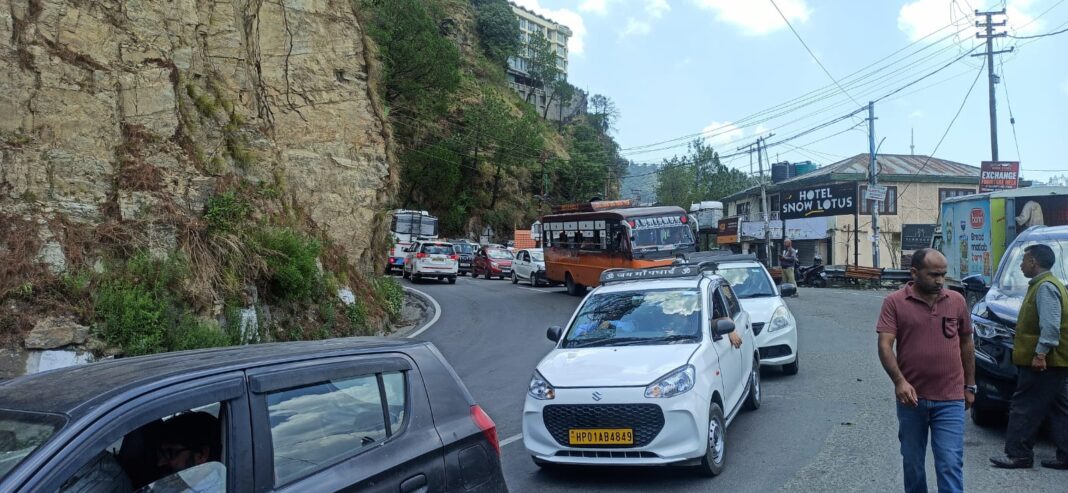 हिमाचल में बढ़ सकता है वाहन परमिट शुल्क! सरकार ने 30 दिन में मांगे सुझाव हिमाचल में बढ़ सकता है वाहन परमिट शुल्क! सरकार ने 30 दिन में मांगे सुझाव