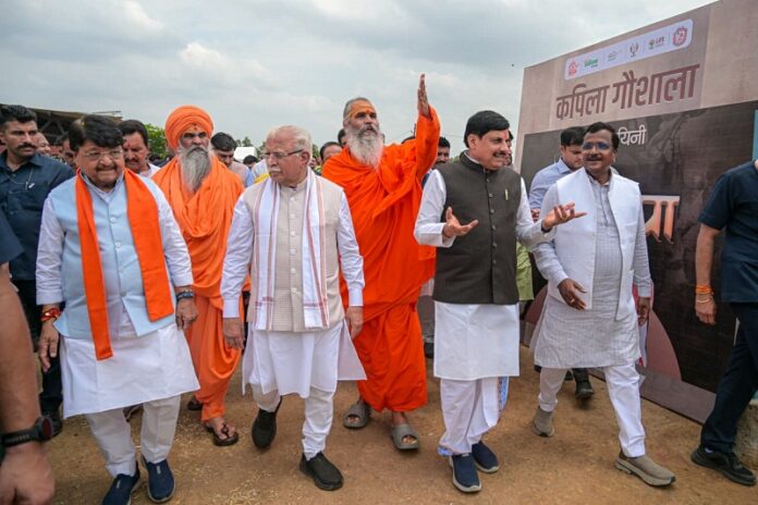 मुख्यमंत्री और केंद्रीय मंत्री ने कपिला गौशाला का किया निरीक्षण