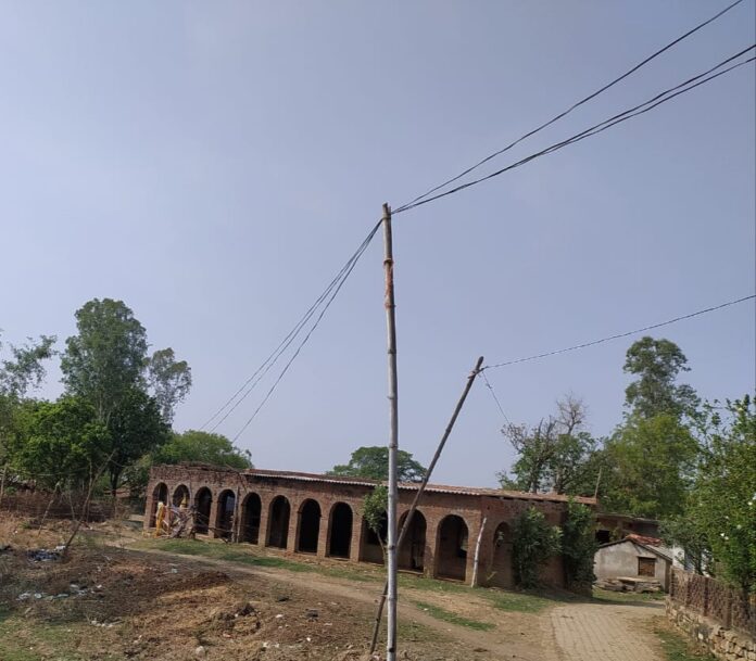 बास बल्ली से रोशन हलिया सिकटा गांव