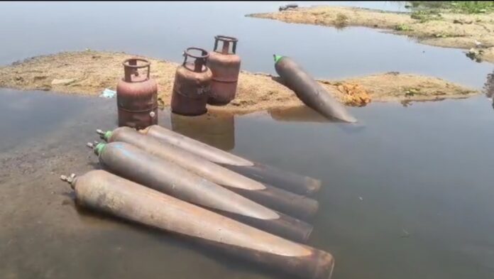 चोरी की वारदात में गैस सिलेंडर का इस्तेमाल चोरी की वारदात में गैस सिलेंडर का इस्तेमाल