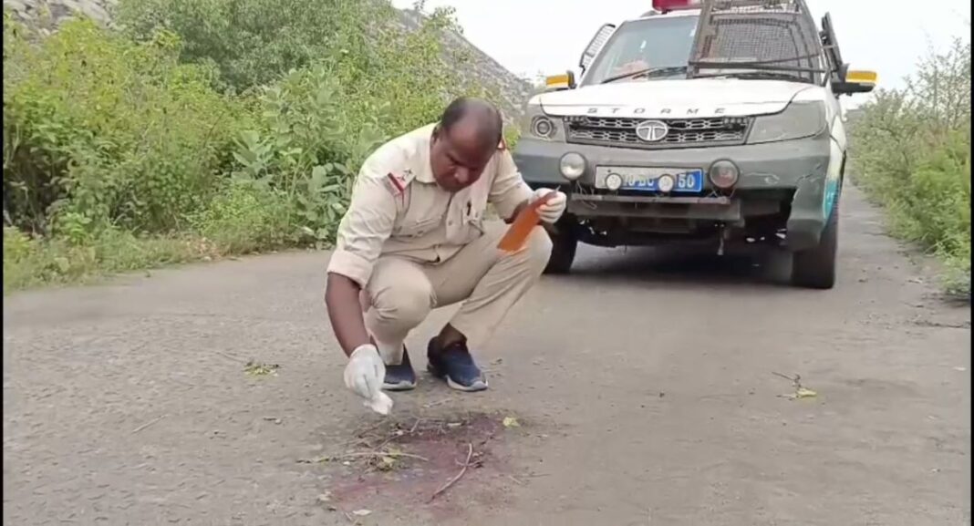 पुलिस ने मामले की जांच शुरू की, मौके से महत्वपूर्ण सुराग जुटाए पुलिस जांच में जुटी