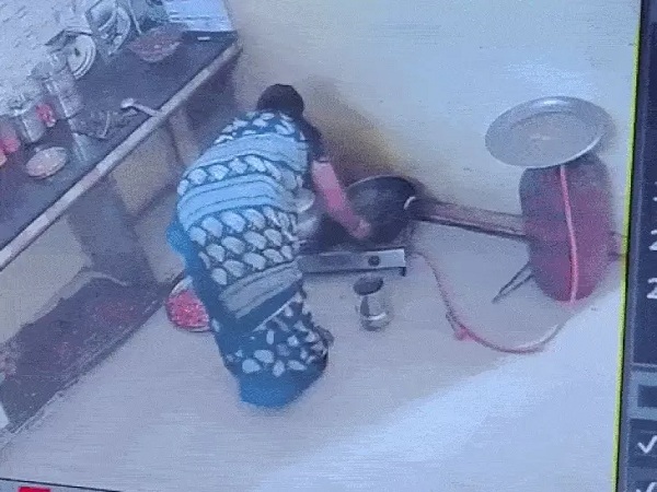 सरकारी छात्रावास के रसोई में प्रेशर कुकर विस्फोट, कई छात्र घायल सरकारी छात्रावास के रसोई में प्रेशर कुकर विस्फोट, कई छात्र घायल