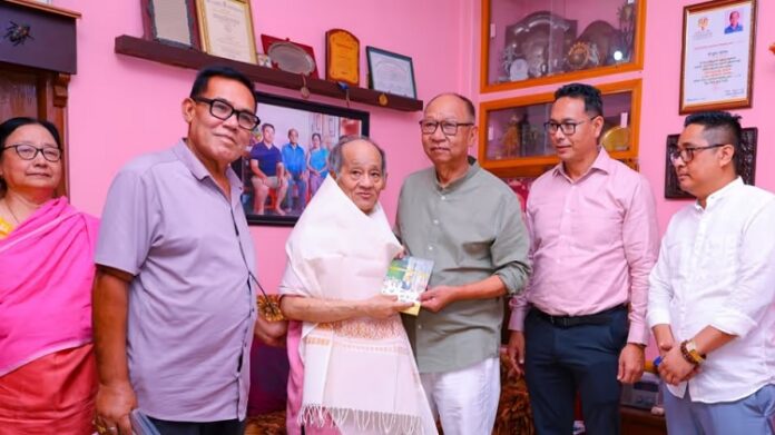 मणिपुर के मुख्यमंत्री एनडीए सरकार के 12 वर्ष पूरे होने पर