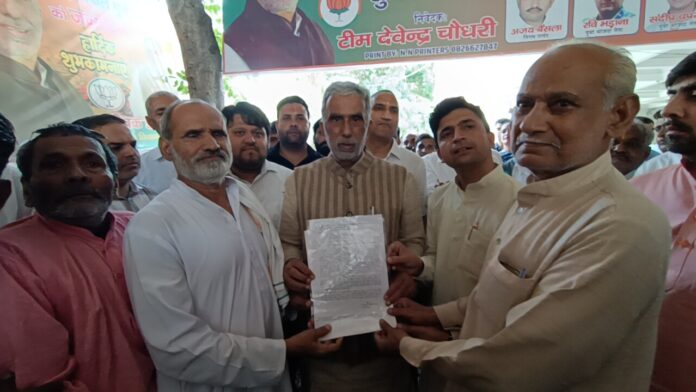 केंद्रीय मंत्री कृष्णपाल गुर्जर ने गरीबों को प्लांट की रजिस्ट्री सौंपी, रोजगार के नए अवसर प्रदान किए