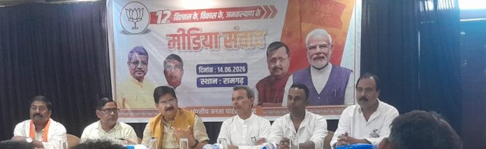 कार्यक्रम में शामिल होने वाले वरिष्ठ अधिकारी