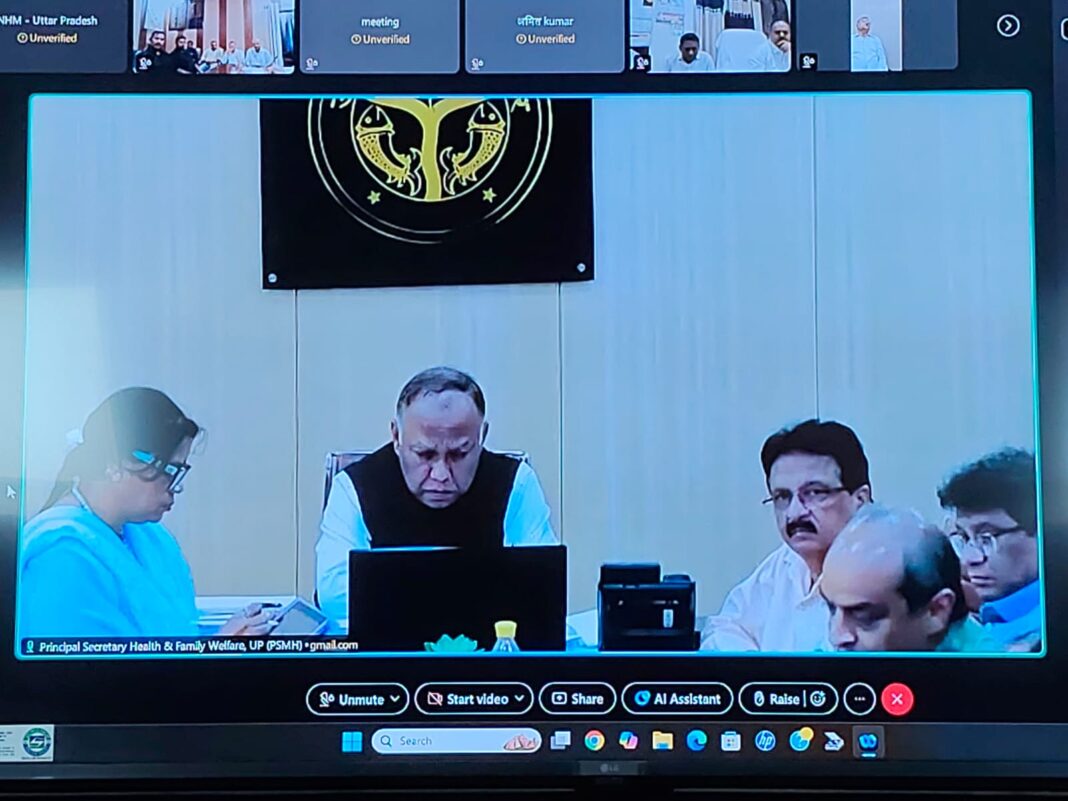 टीवी मुक्त अभियान की समीक्षा करते अमित घोष टीवी मुक्त अभियान की समीक्षा करते अमित घोष
