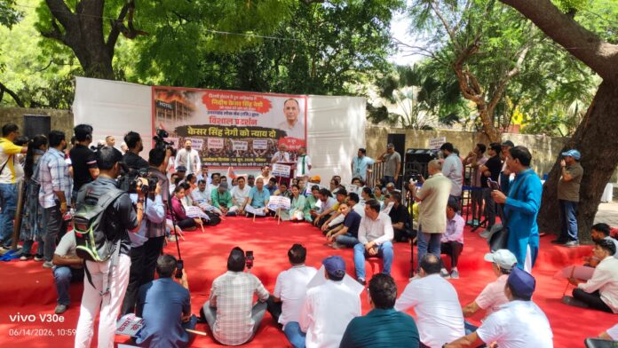 मंच पर रंगारंग प्रदर्शन की झलकियाँ