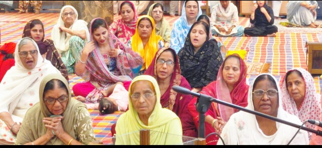 सिख स्त्री सत्संग सभा, साकची ने गुरुद्वारा प्रबंधक कमिटी के प्रधान सरदार निशान सिंह को किया सम्मानित गुरुद्वारा प्रबंधक कमिटी के प्रधान सरदार निशान सिंह को सम्मानित