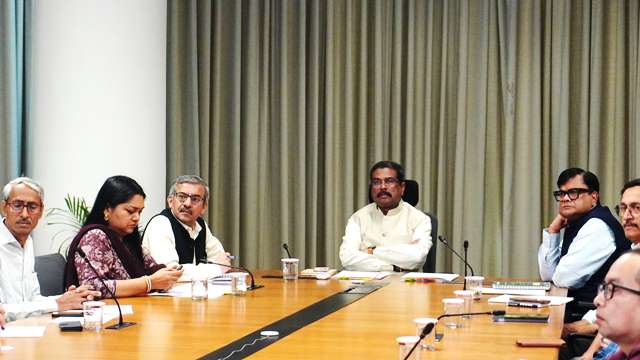 नीट पुनर्परीक्षा की तैयारियों की समीक्षा बैठक की अध्यक्षता करते हुए केंद्रीय शिक्षा मंत्री धर्मेंद्र प्रधान केंद्रीय शिक्षा मंत्री धर्मेंद्र प्रधान नीट पुनर्परीक्षा बैठक