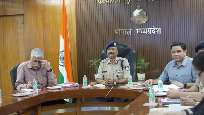 पुलिस महानिदेशक ने सभी जिला पुलिस अधीक्षकों के साथ की समीक्षा बैठक