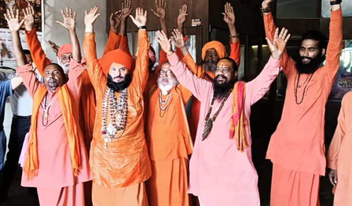 अमरनाथ यात्रा 2023: साधु-संतों की सुरक्षा समिति ने की बैठक, यात्रा की तैयारियों पर हुई चर्चा अमरनाथ यात्रा 2023: साधु-संतों की सुरक्षा समिति ने की बैठक, यात्रा की तैयारियों पर हुई चर्चा