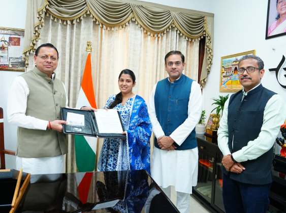 मुख्यमंत्री धामी सपना नियुक्ति पत्र