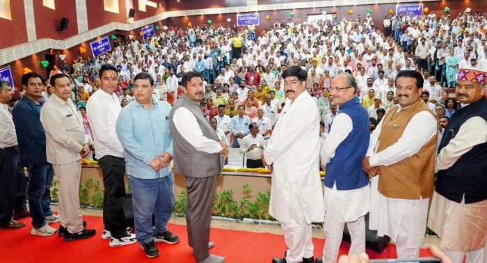पंचायती राज को मजबूत करने की दिशा में बड़ा कदम: उपमुख्यमंत्री ने पंचायत प्रधानों और उपप्रधानों को दिलाई शपथ पंचायती राज को मजबूत करने की दिशा में बड़ा कदम: उपमुख्यमंत्री ने पंचायत प्रधानों और उपप्रधानों को दिलाई शपथ