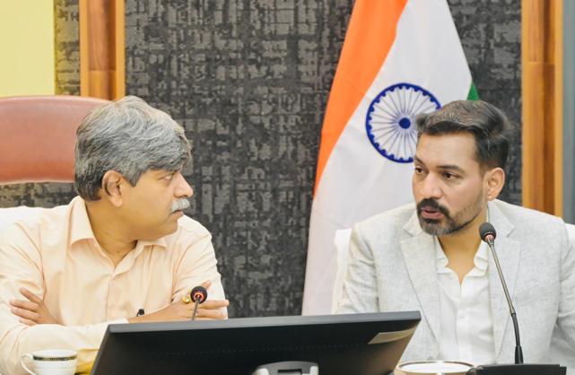 देहरादून जिले की प्रभारी डॉ. आर. मीनाक्षी सुंदरम की समीक्षा बैठक देहरादून जिले की प्रभारी डॉ. आर. मीनाक्षी सुंदरम