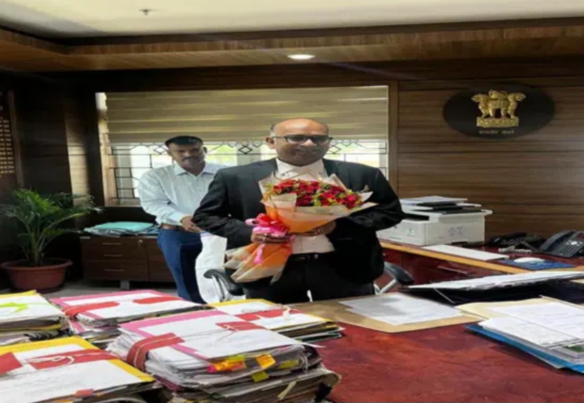 नई जिम्मेदारी की शुरुआत: पदभार ग्रहण करने का महत्वपूर्ण कदम नई सरकार का शपथ ग्रहण समारोह