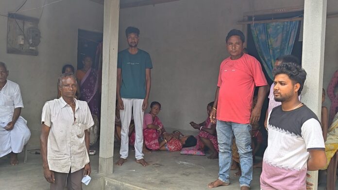 परिवार में गहरा मातम परिवार में गहरा मातम