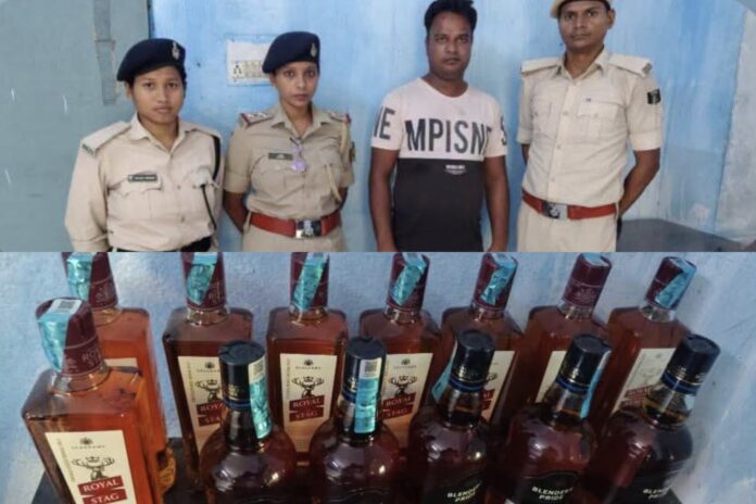 विदेशी शराब की तस्करी करते पकड़ाया आरोपी, 13 बोतलें बरामद और बाइक जब्त विदेशी शराब की तस्करी करते पकड़ाया आरोपी, 13 बोतलें बरामद और बाइक जब्त