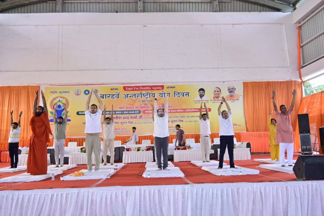 “योग दिवस की झलक: स्वास्थ्य और संतुलन का महोत्सव” योग दिवस की झलक