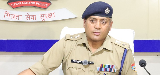 वरिष्ठ पुलिस अधीक्षक परमेंद्र सिंह डोबाल ने की पत्रकारों से मुलाकात, कई महत्वपूर्ण मुद्दों पर की चर्चा वरिष्ठ पुलिस अधीक्षक परमेंद्र सिंह डोबाल ने की पत्रकारों से मुलाकात, कई महत्वपूर्ण मुद्दों पर की चर्चा